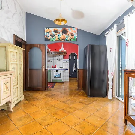 Semesterbostad Amazing In With Sauna Pula