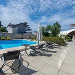 Nice Home In Pula With Sauna 풀라