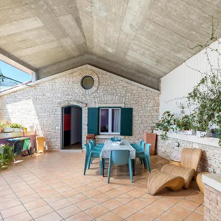 Дом отдыха Amazing In With Sauna